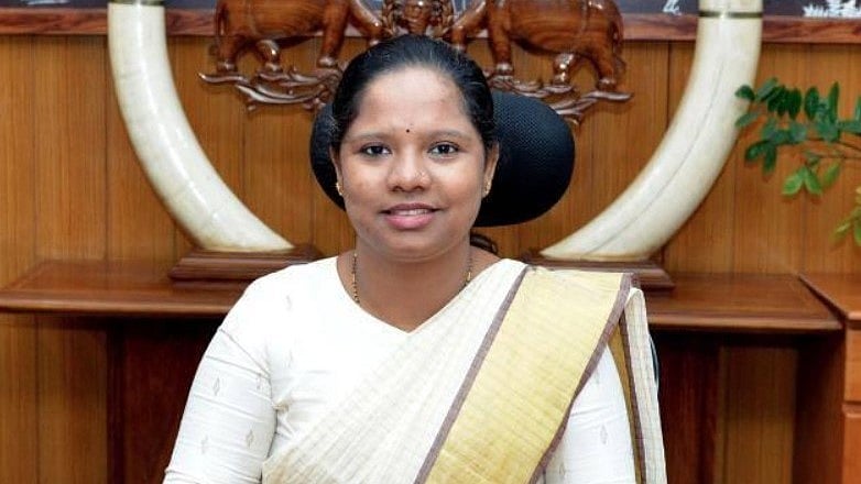 ദുരിതബാധിതര്ക്ക് പഴകിയ ഭക്ഷ്യവസ്തുക്കള് നല്കിയെന്ന് പരാതി; അന്വേഷണത്തിന് ഉത്തരവിട്ട് ജില്ലാ കലക്ടര്